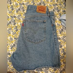 women’s levi’s shorts size 31